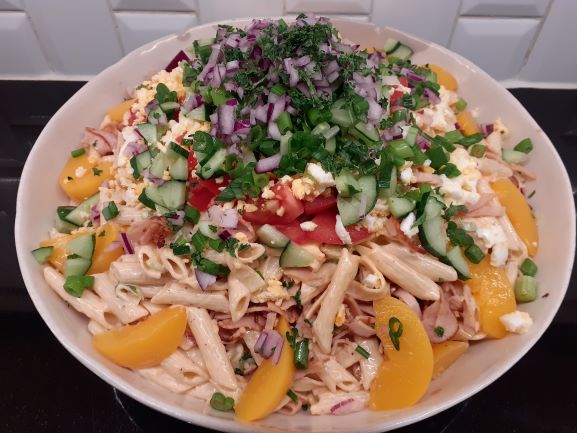 Koude pastasalade met kip